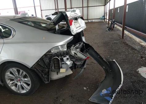 2017 Jaguar Xf 35T Premium z USA, uszkodzony, nr VIN SAJBD4BV1HCY28938